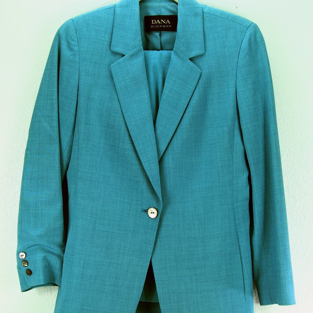 Dana Buchman Blazer and Pants Suit (2 piece set) -